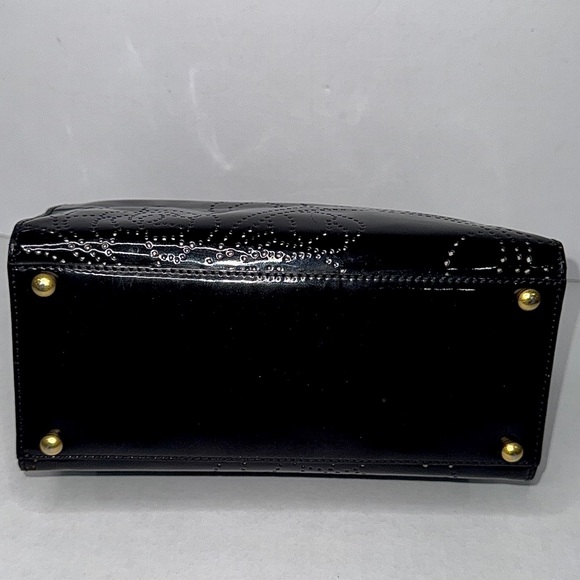 🔥SOLD🔥CHANEL Camelia Enamel Tote Bag - Picture 13 of 17